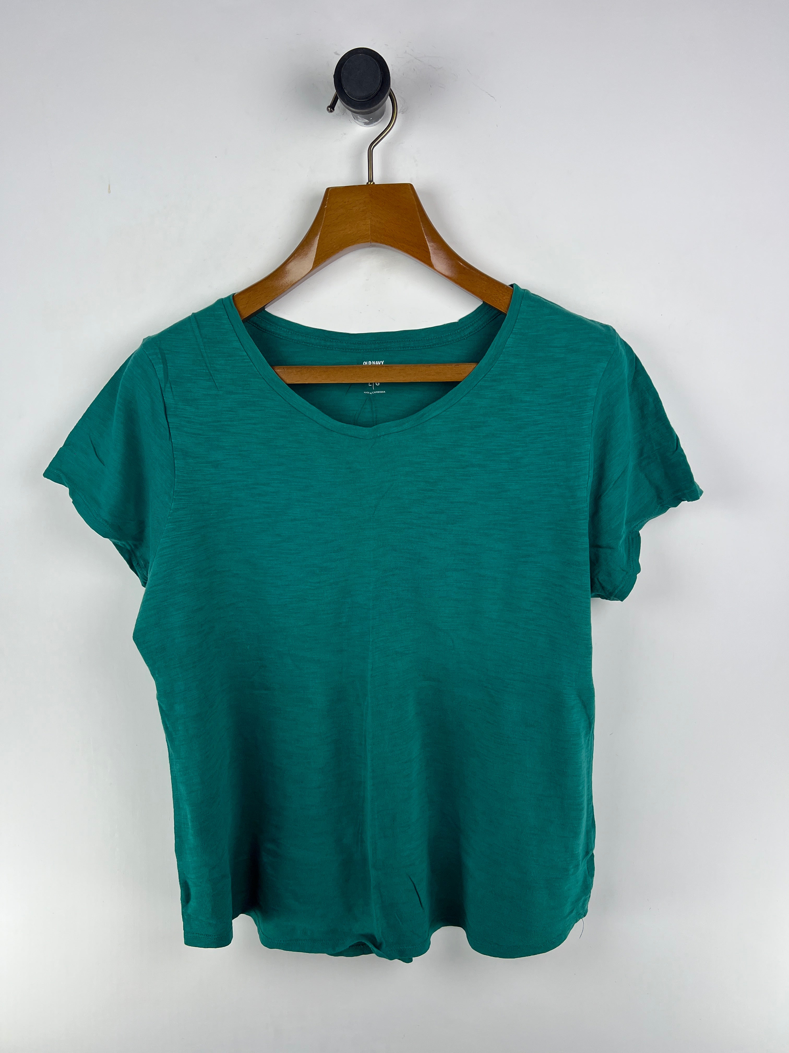 Old Navy T-Shirt (Women) (Medium-Large)