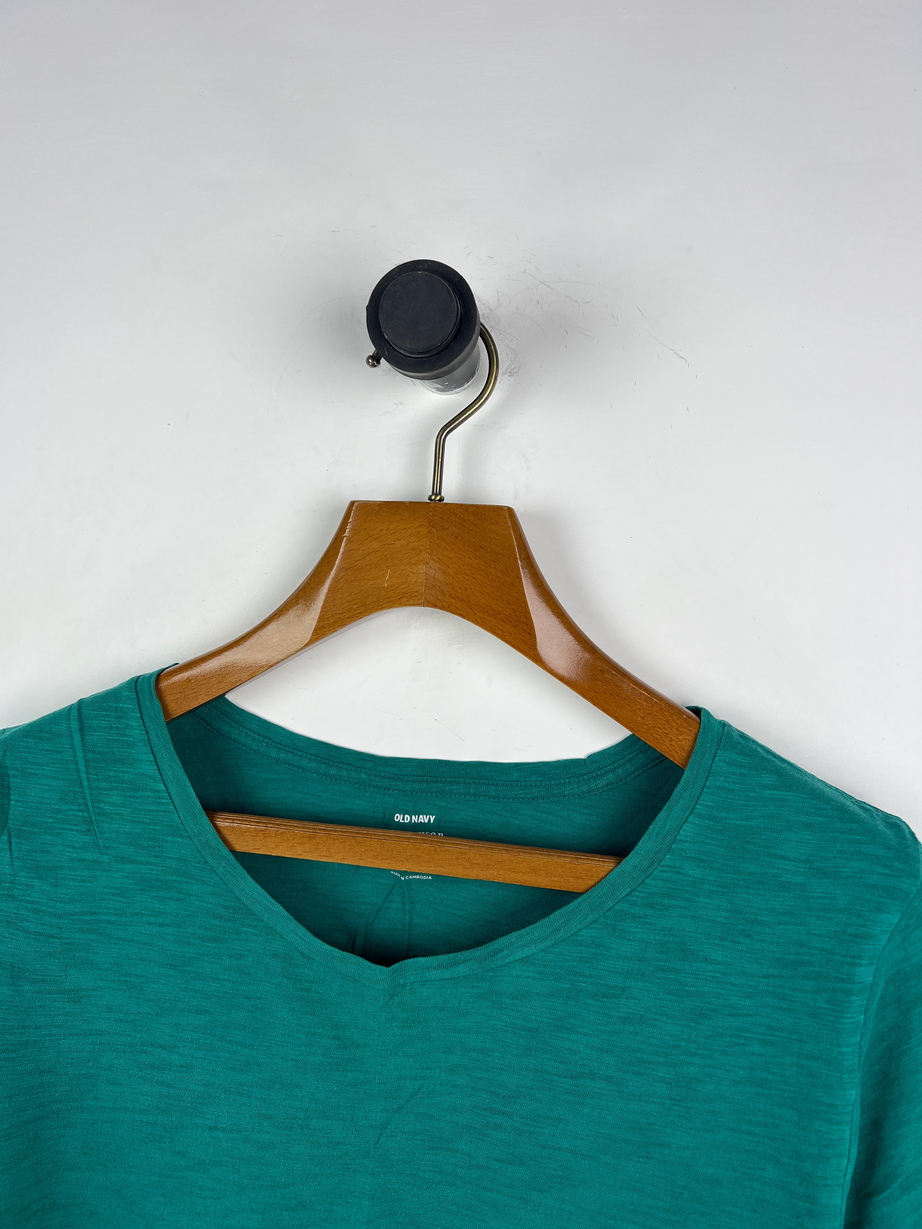 Old Navy T-Shirt (Women) (Medium-Large)
