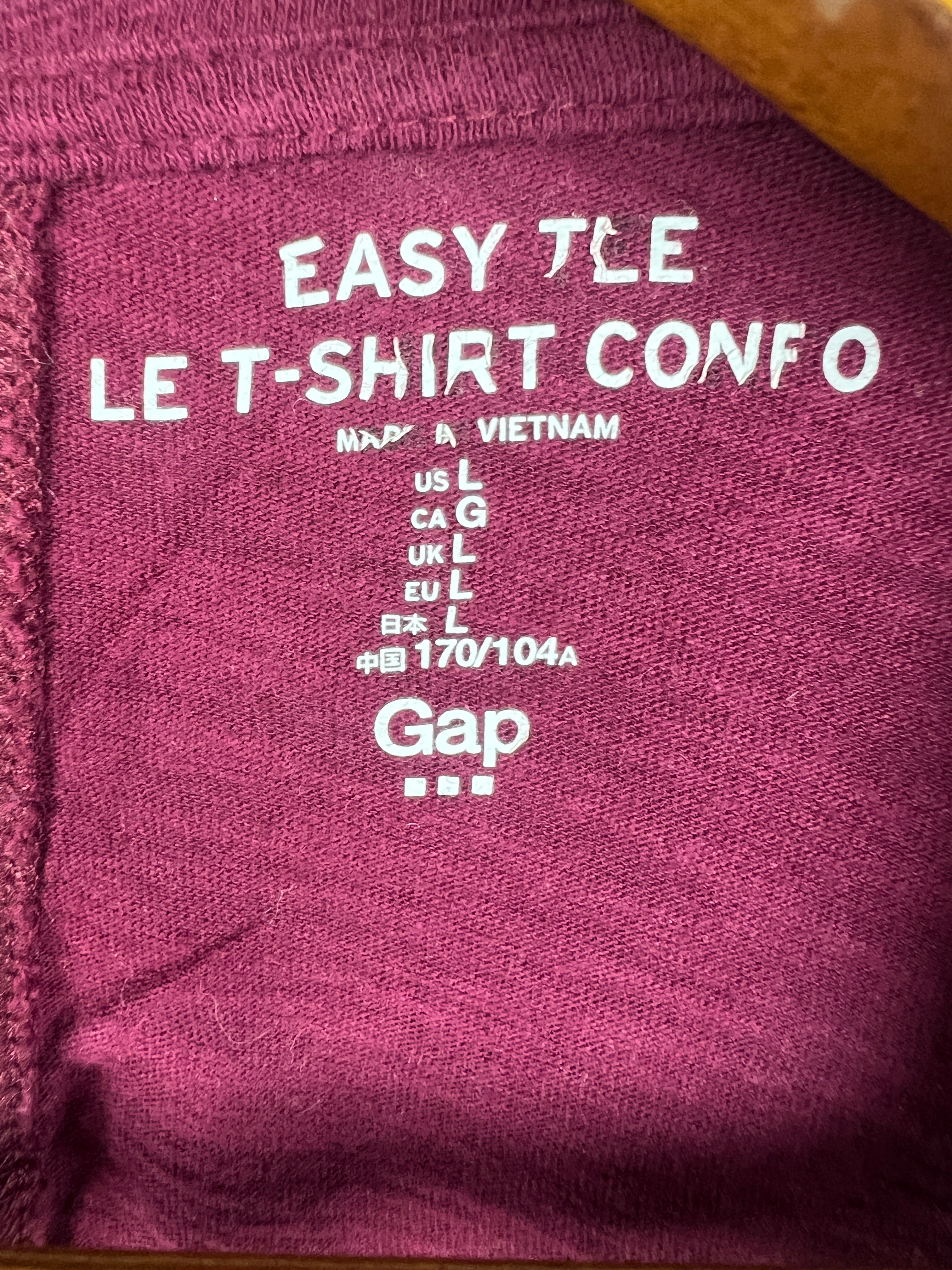 Gap T-Shirt (Women) (Medium-Large)