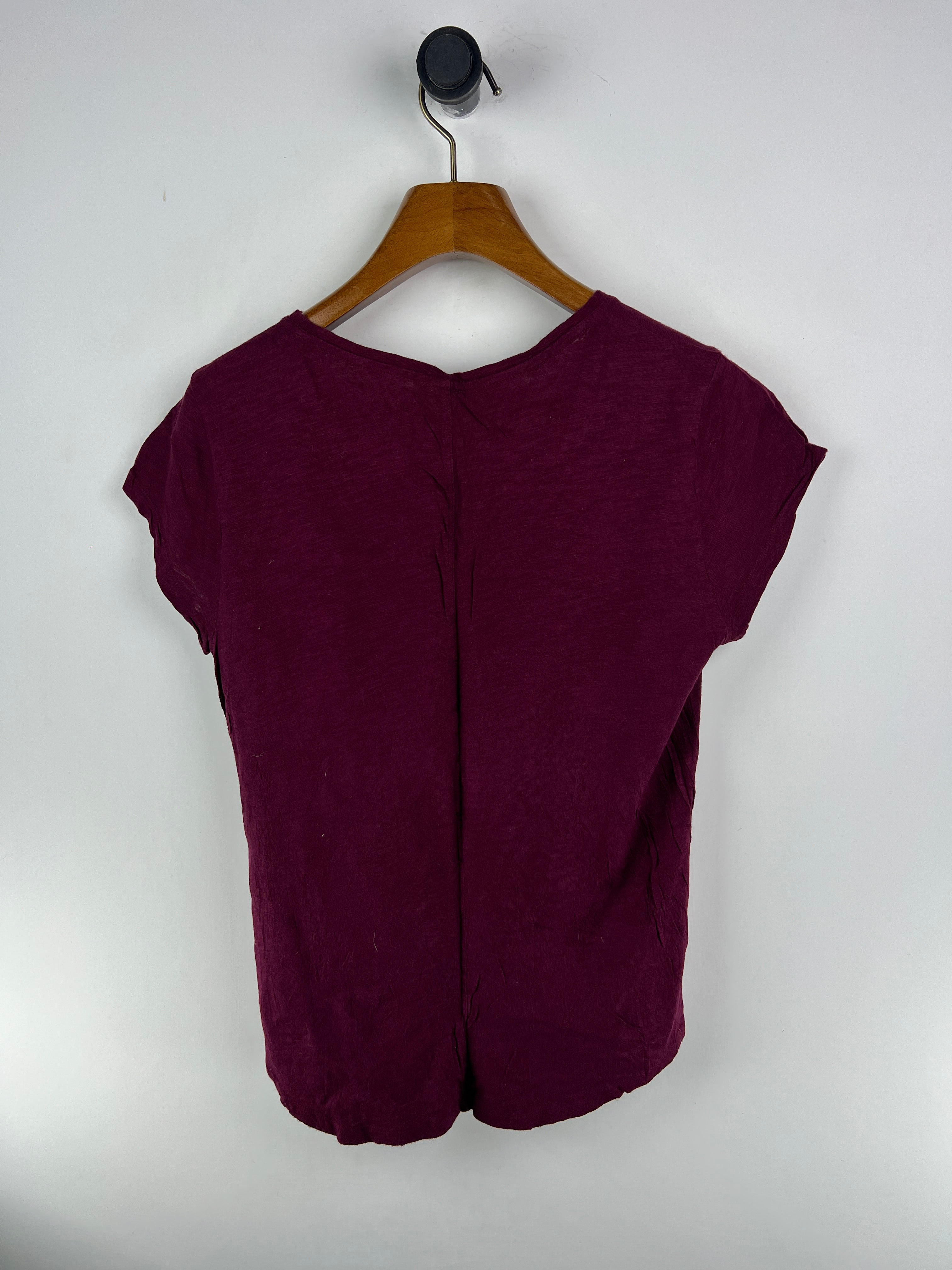 Gap T-Shirt (Women) (Medium-Large)