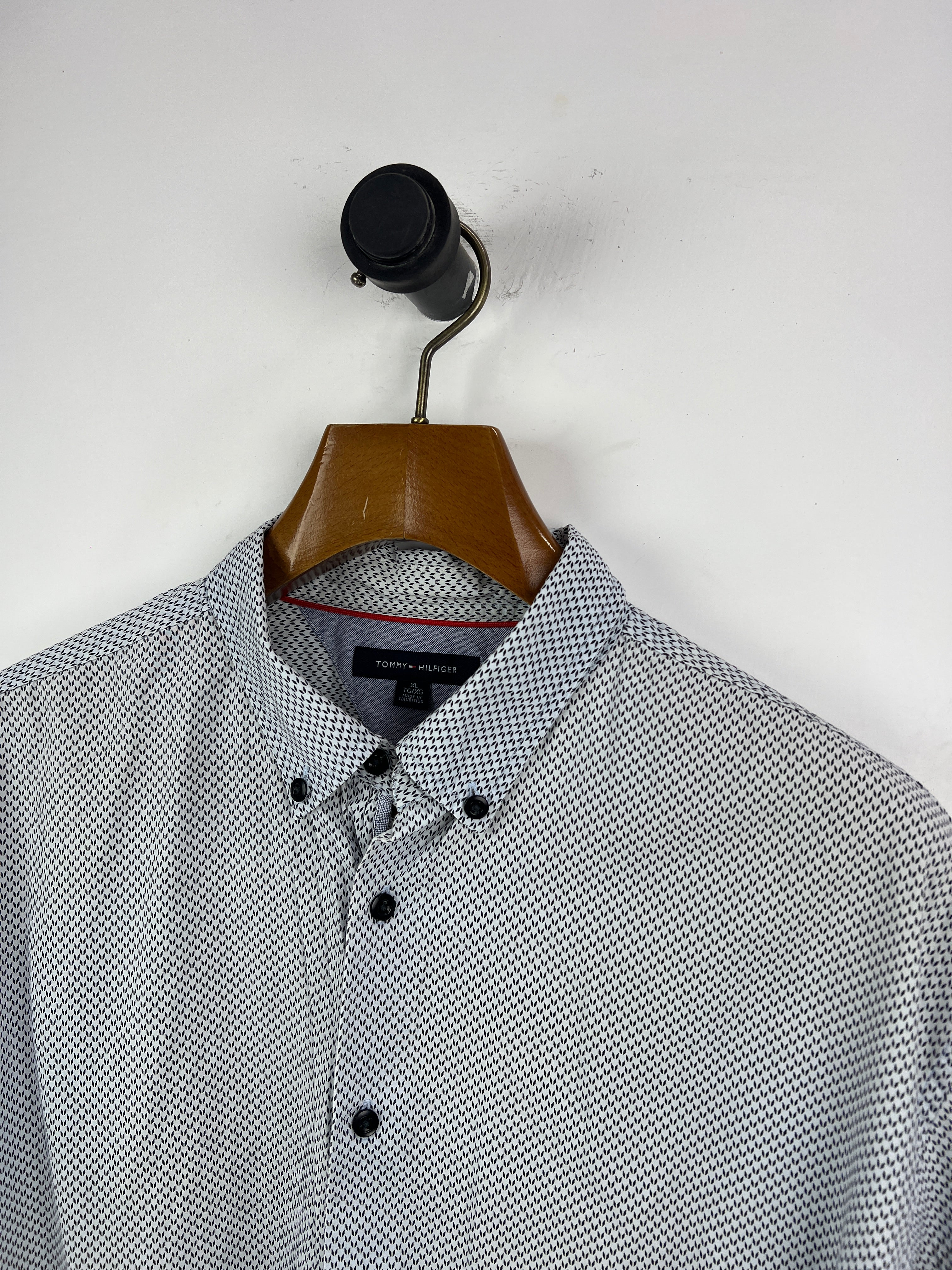 Tommy Hilfiger Shirt (X-Large)