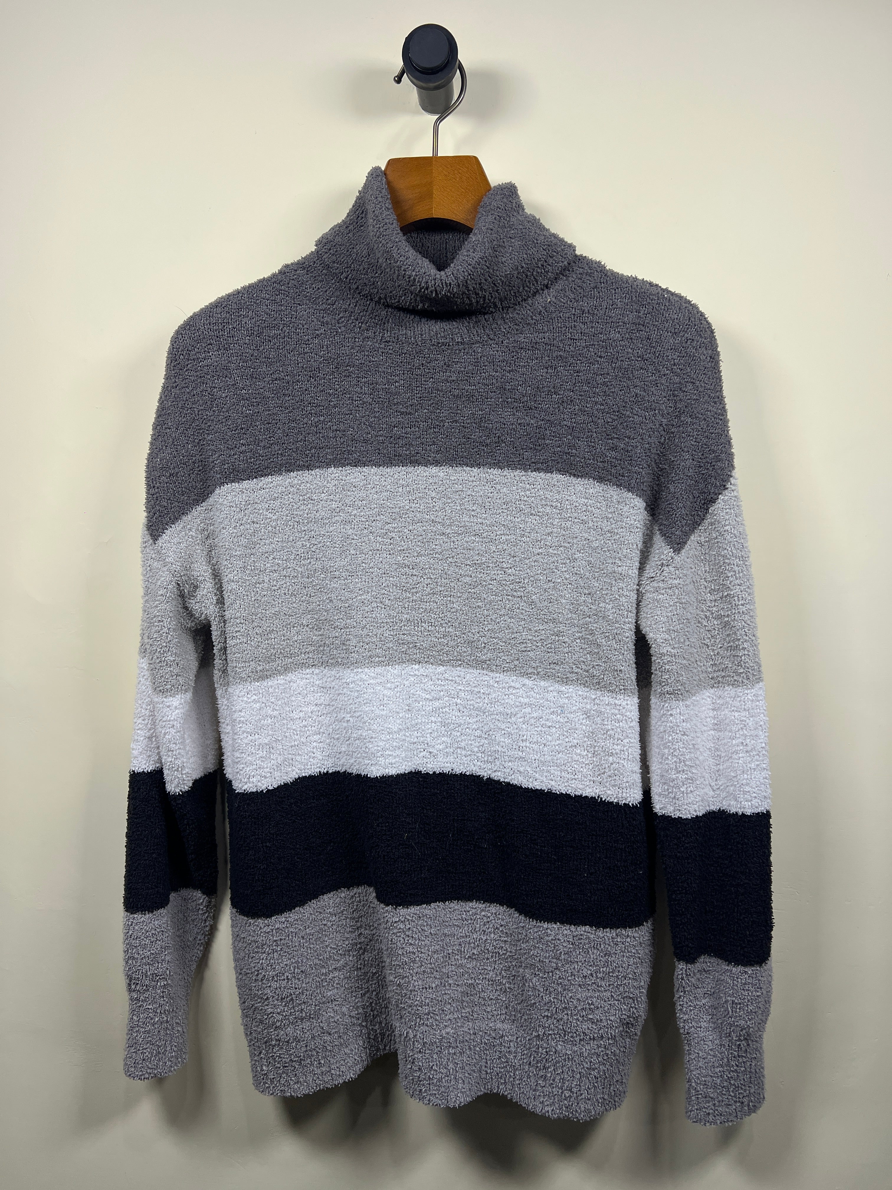 Turtle Neck Sweater (Women) (X-Large)