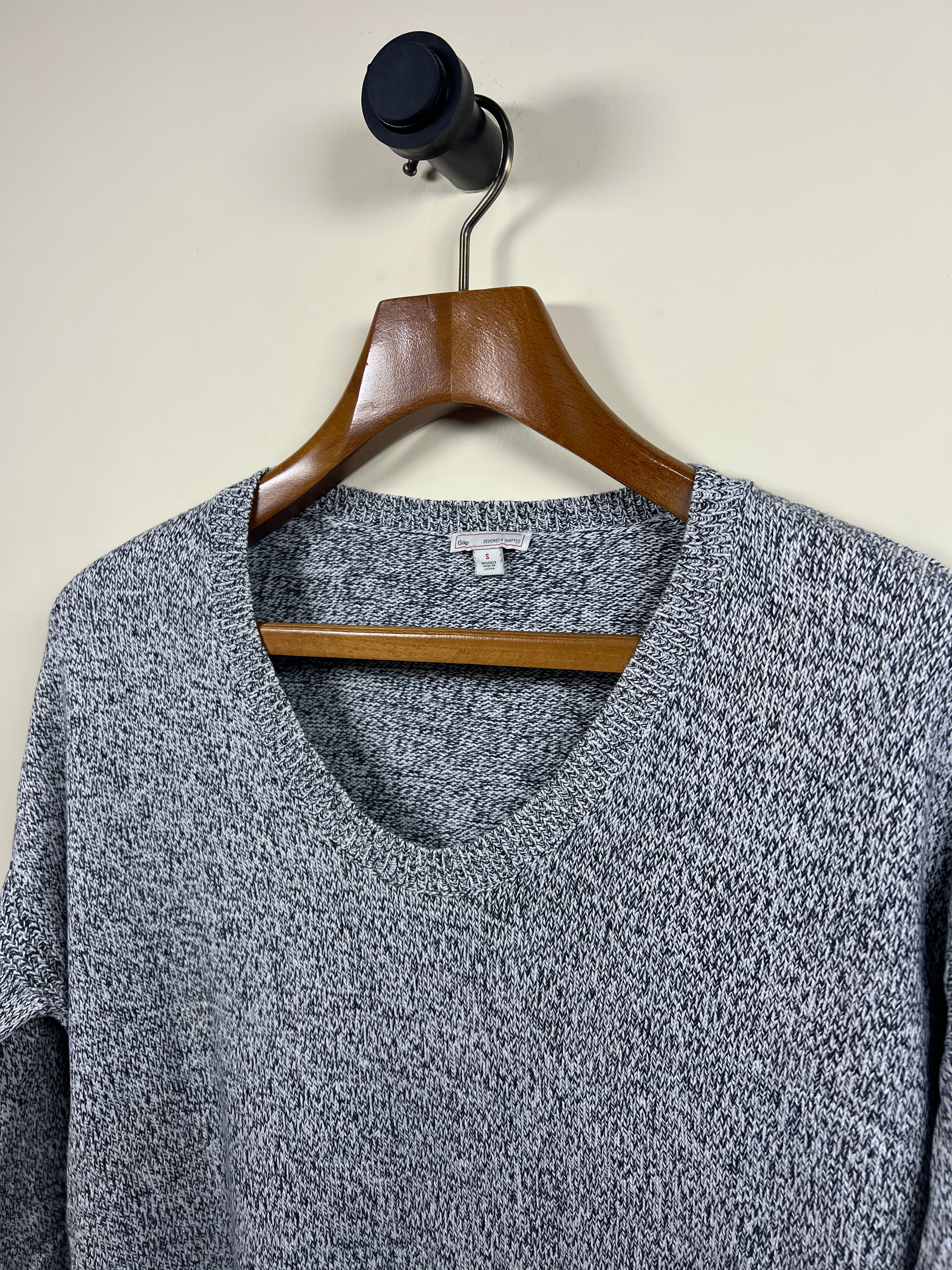 Gap Sweater (Women) (Medium)