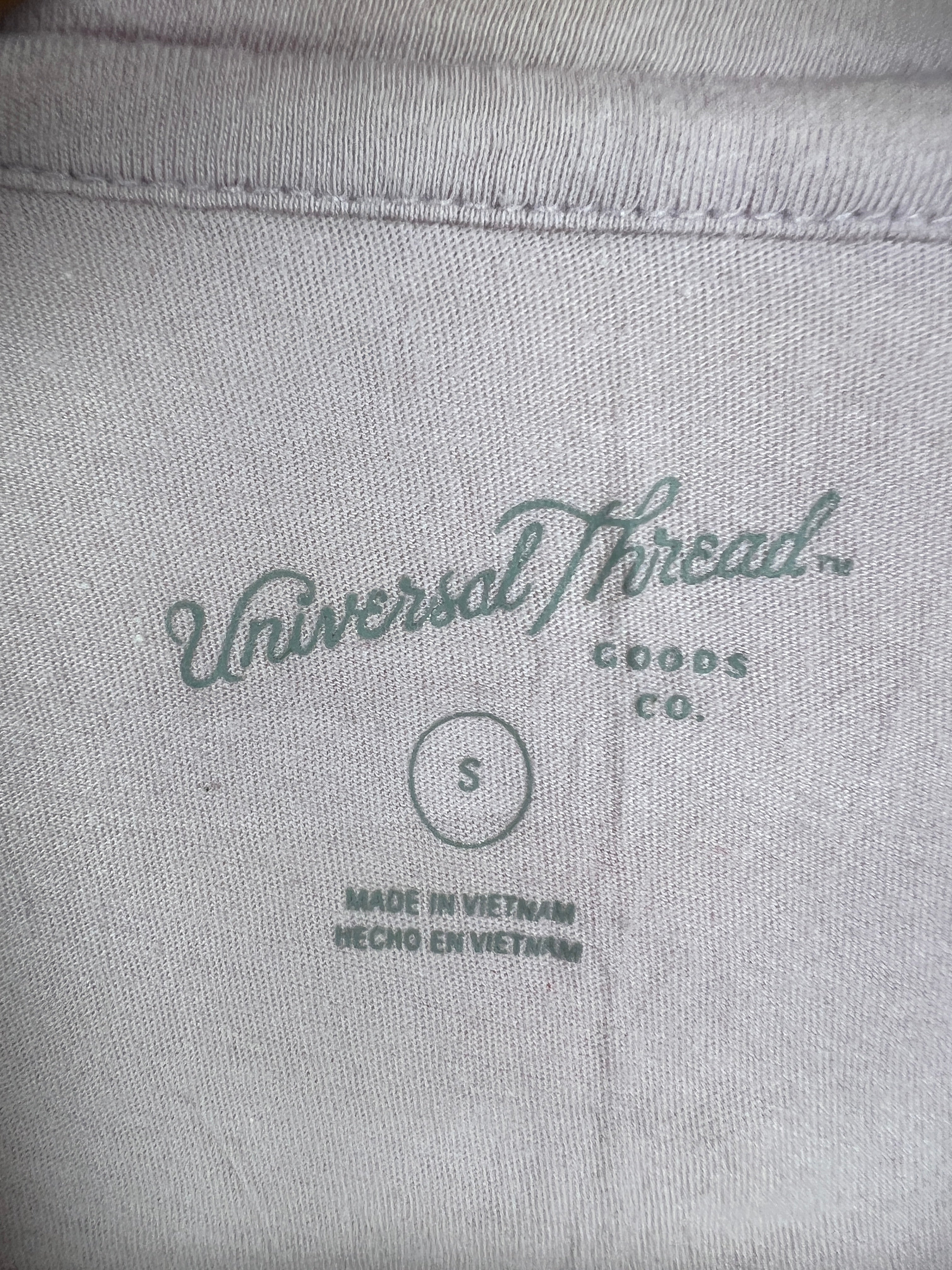 Universal Threads T-Shirt (Women) (Small)