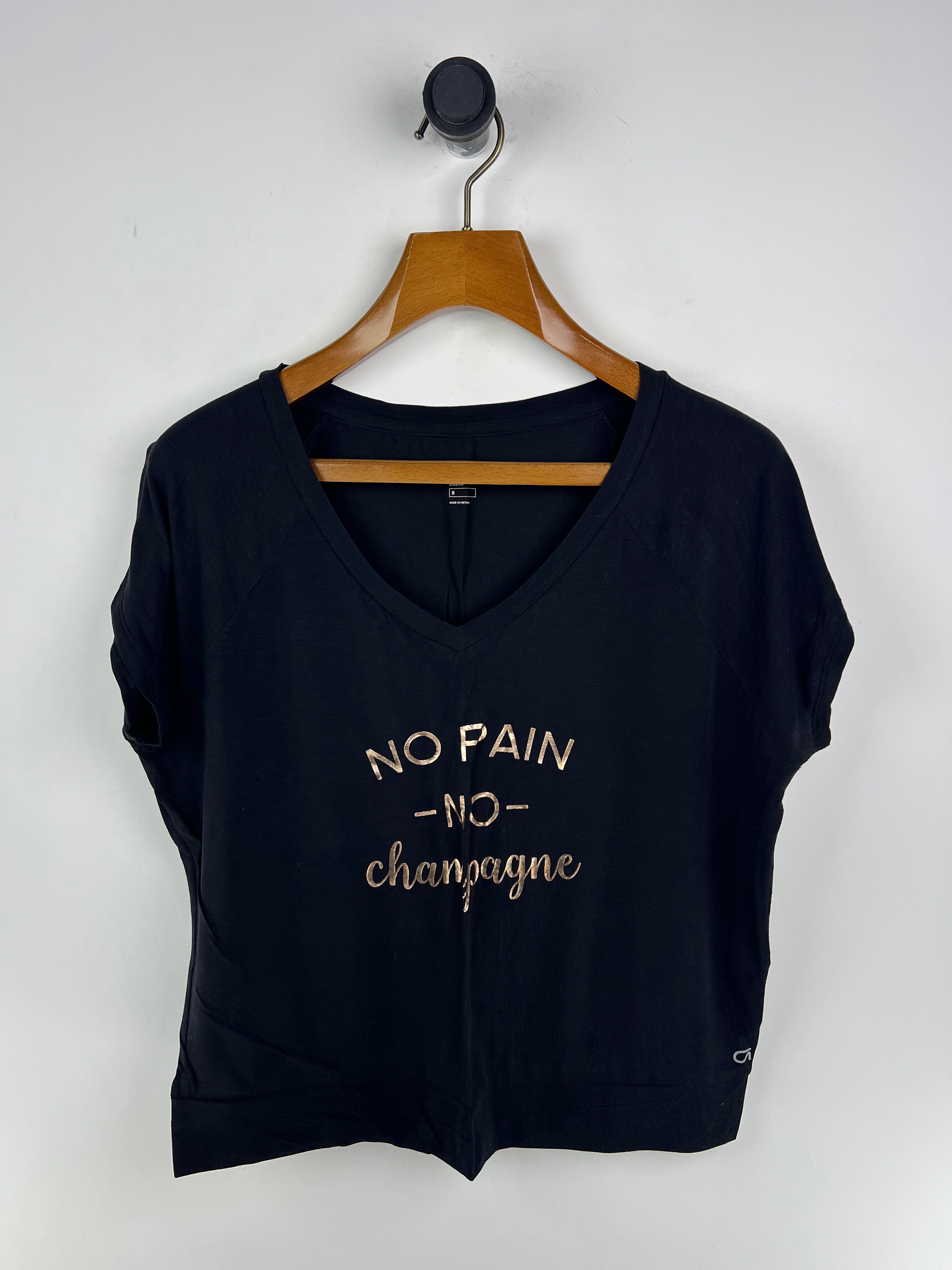 Gap T-Shirt (Women) (Small)