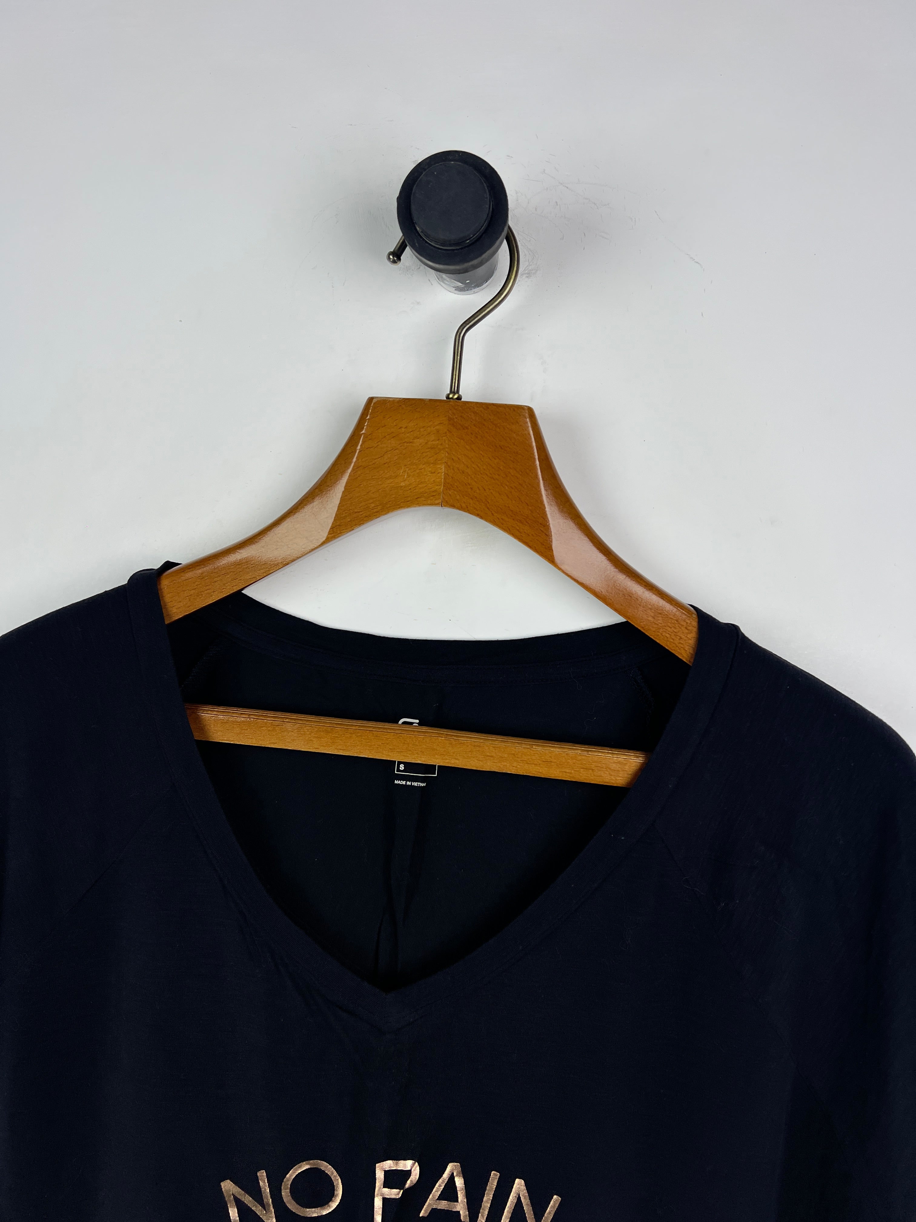 Gap T-Shirt (Women) (Small)