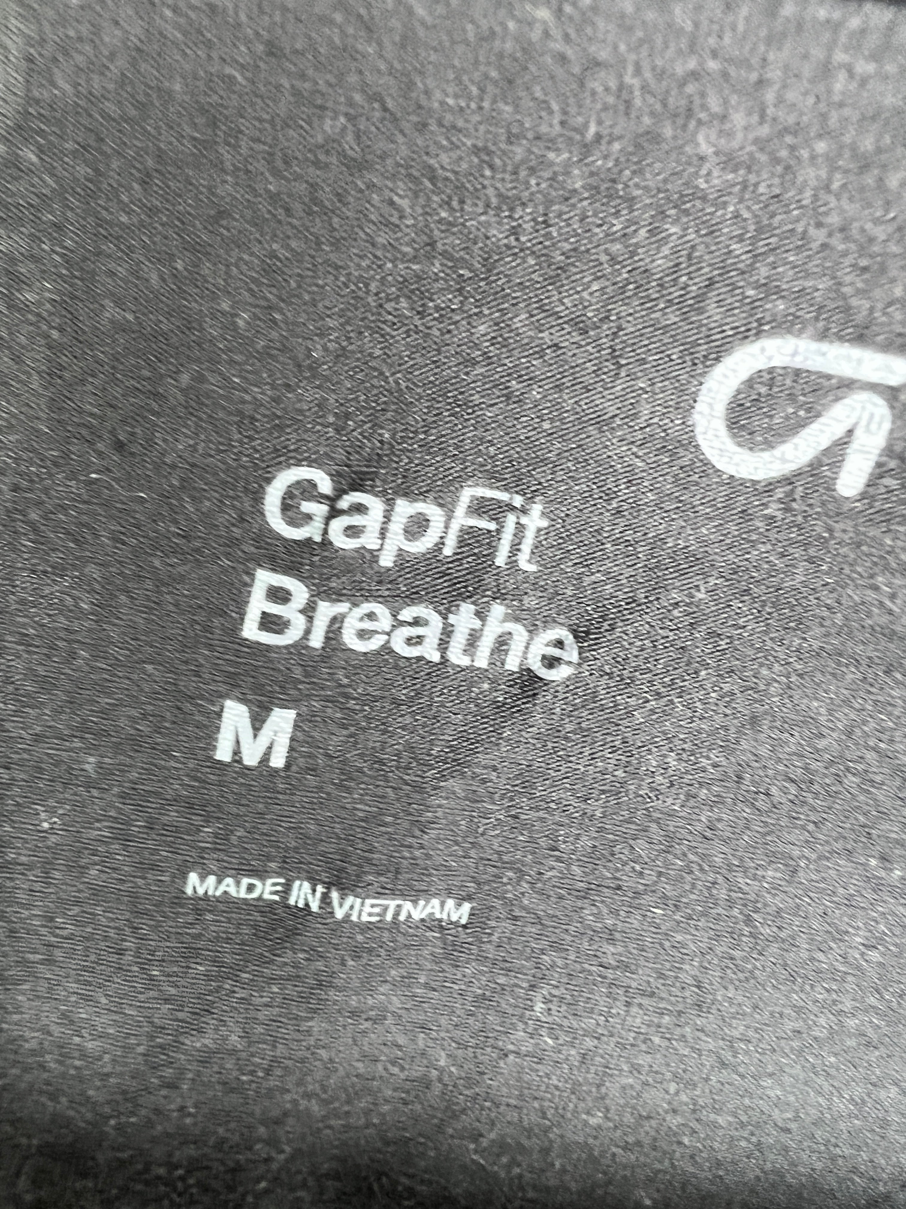 Gap T-Shirt (Women) (Medium)