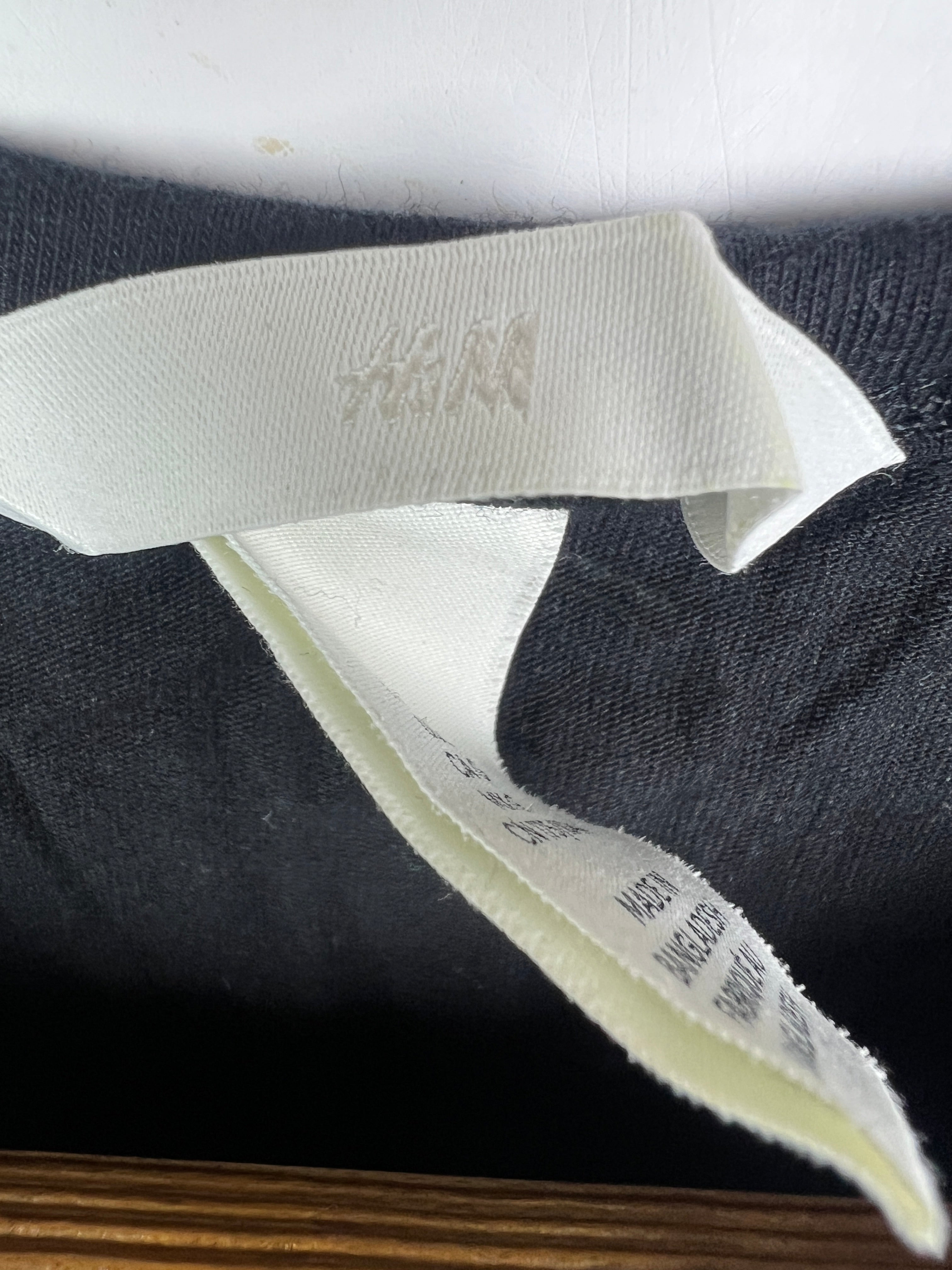H&M T-Shirt (Women) (Medium)