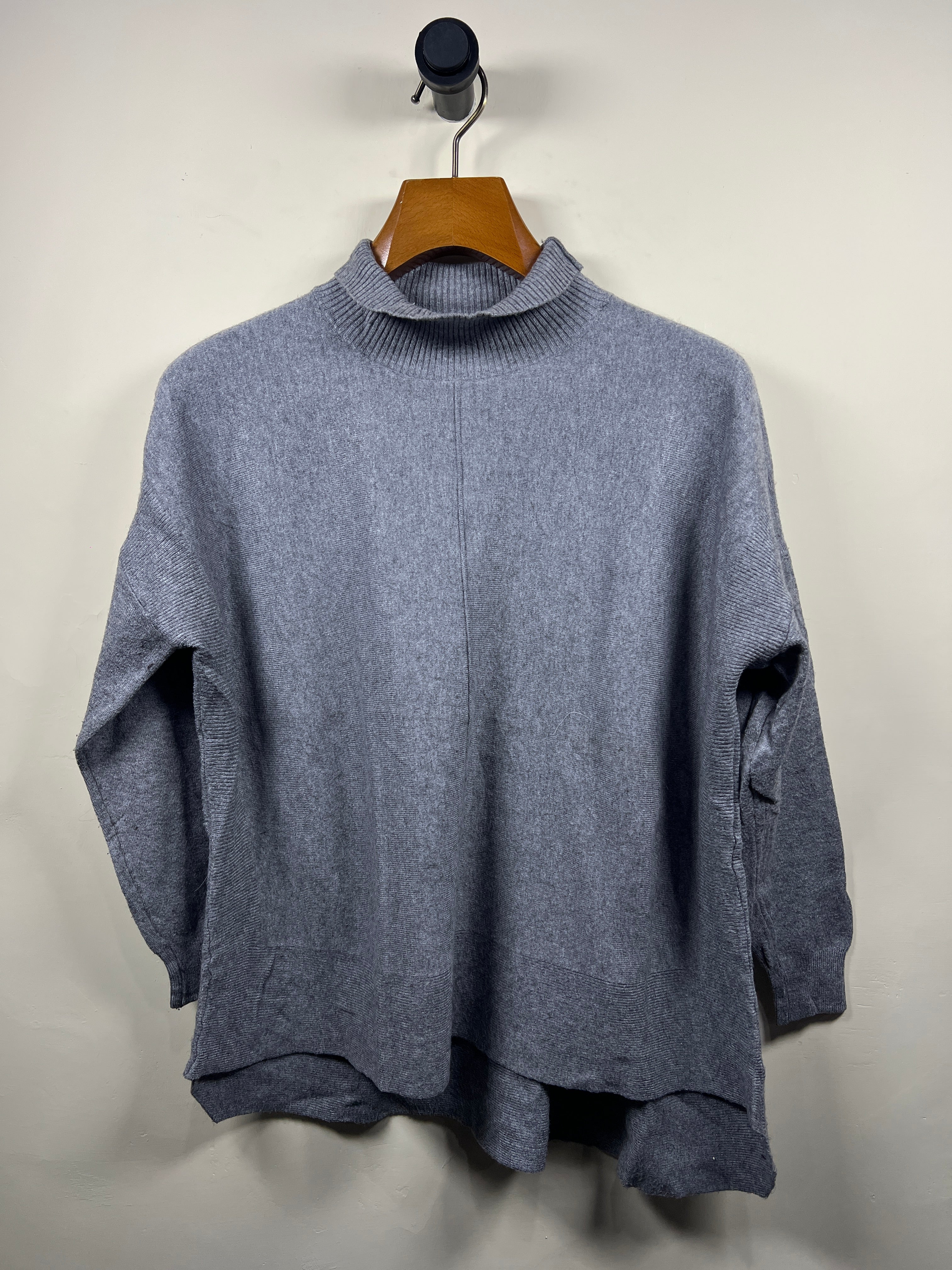 Turtle Neck Sweater (Women) (Large/X-Large)