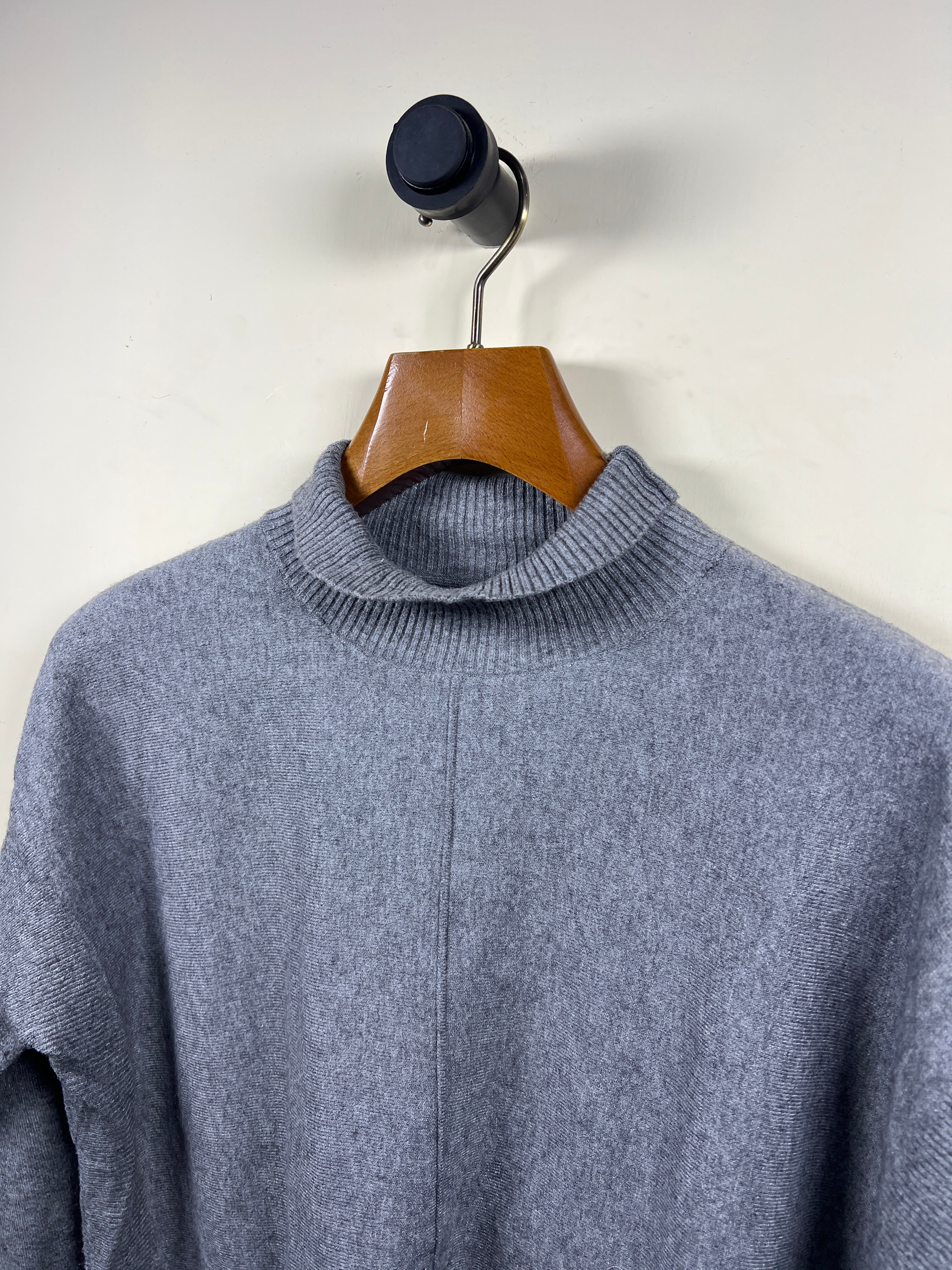 Turtle Neck Sweater (Women) (Large/X-Large)