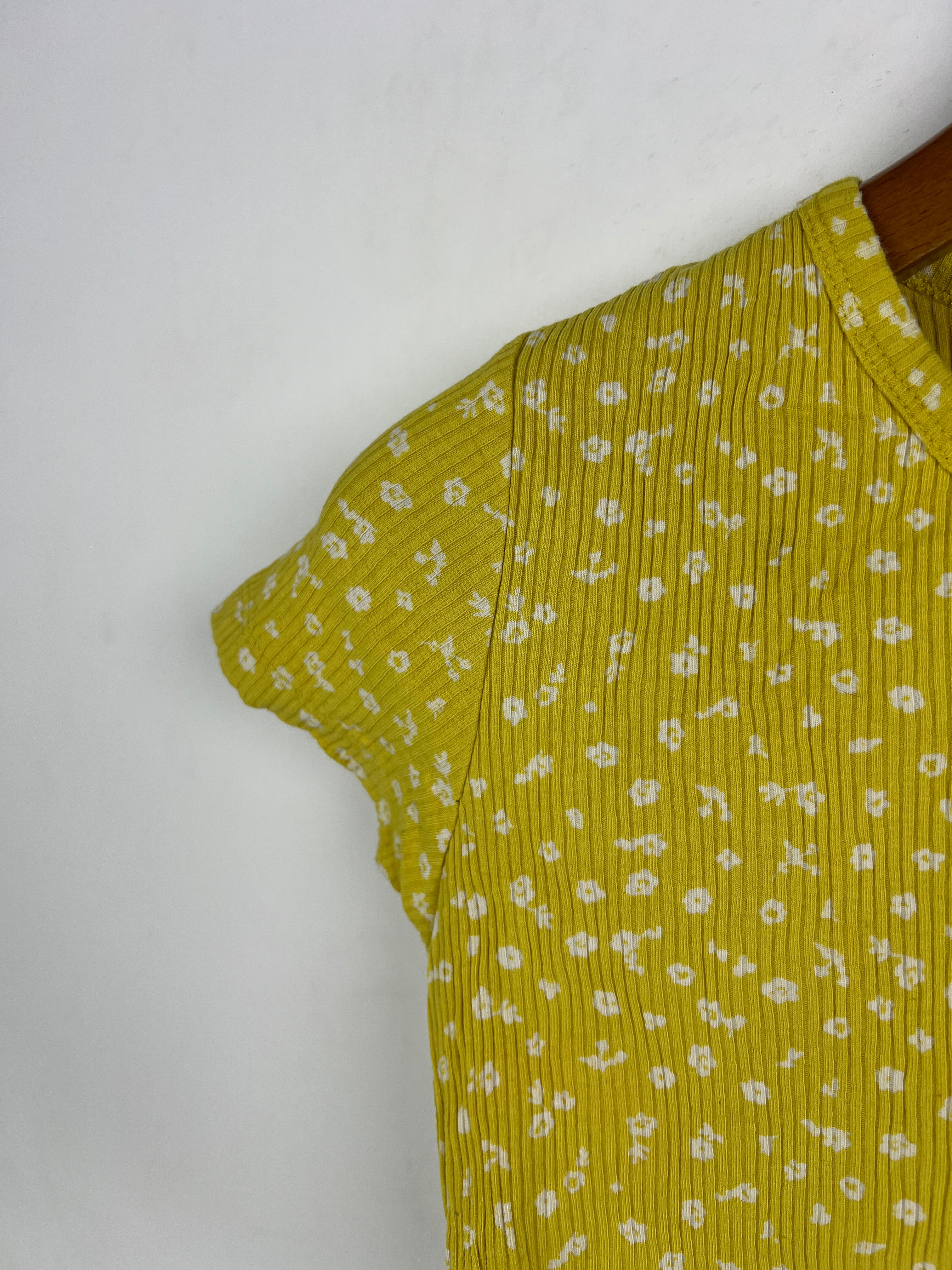 Old Navy Crop T-Shirt (Women) (Small-Medium)
