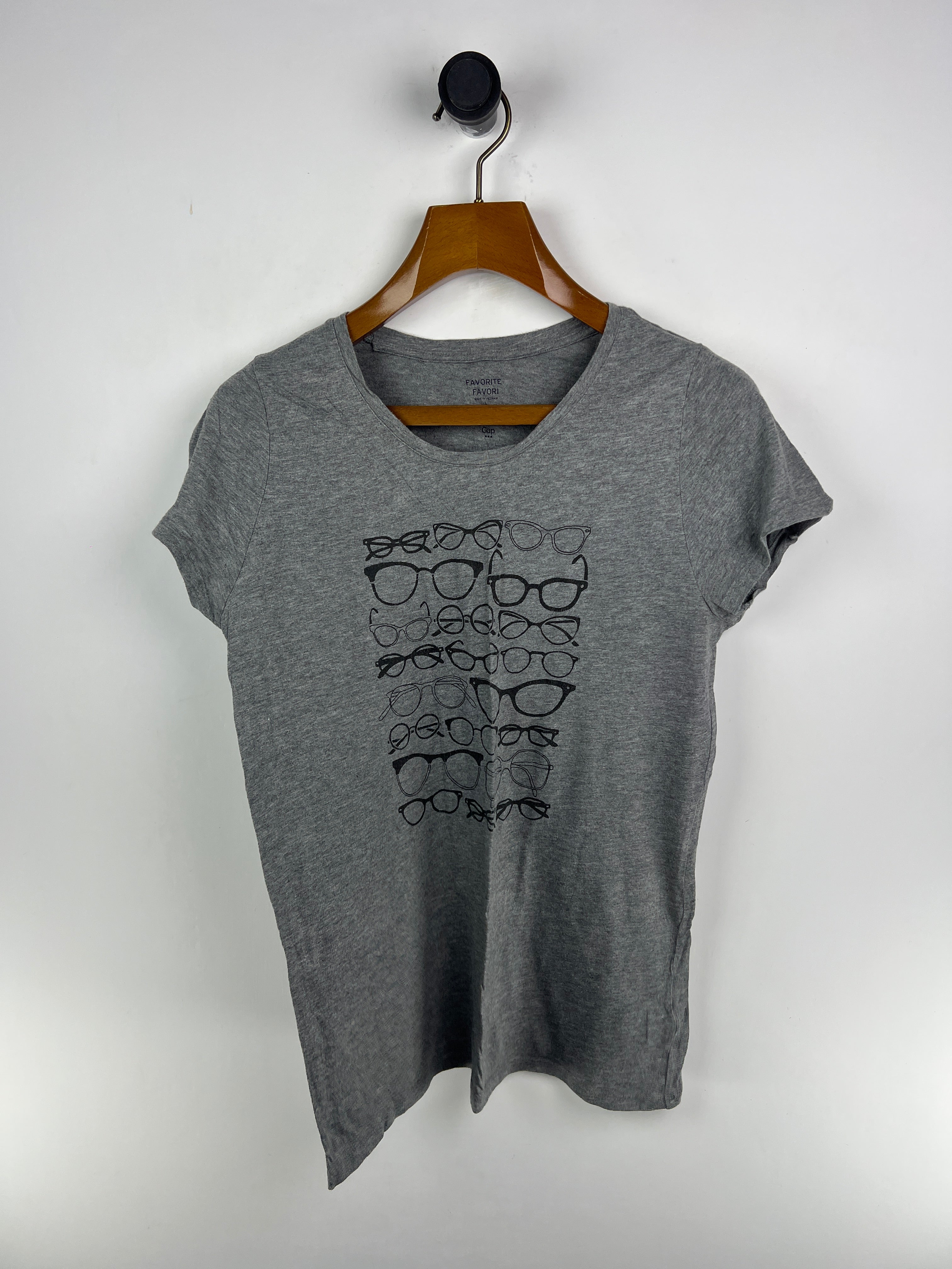 Gap T-Shirt (Women) (Medium-Large)