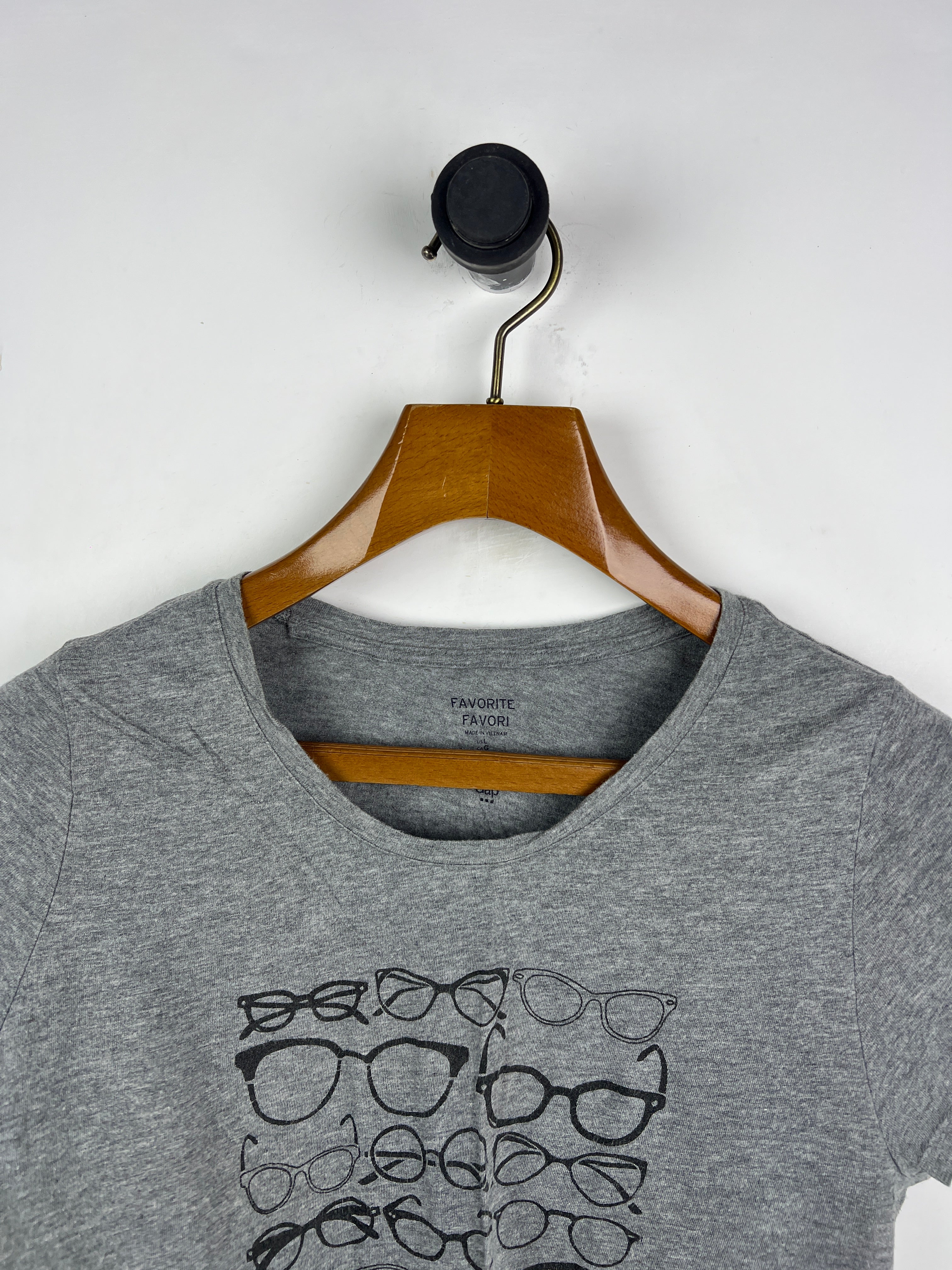 Gap T-Shirt (Women) (Medium-Large)