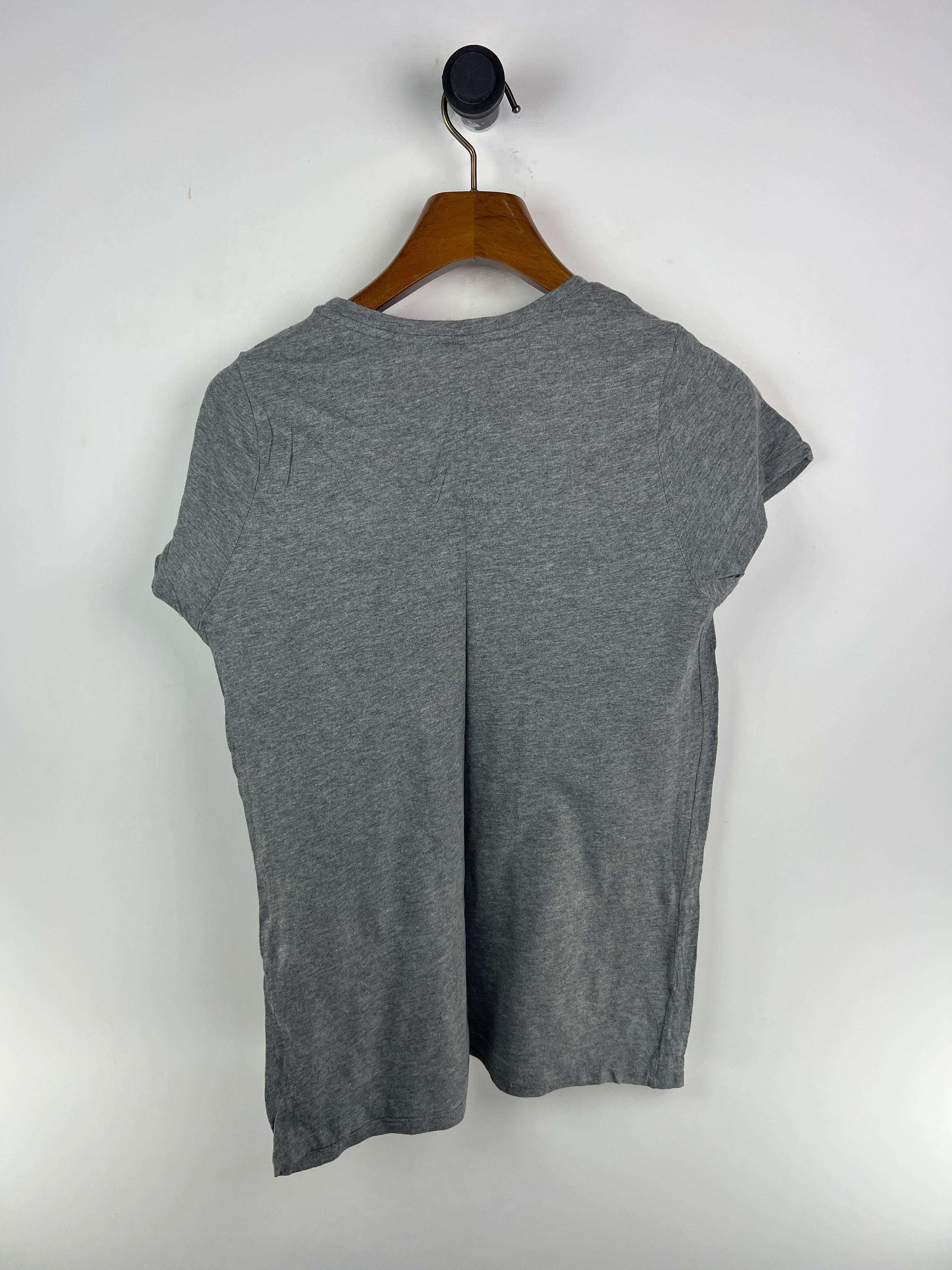 Gap T-Shirt (Women) (Medium-Large)