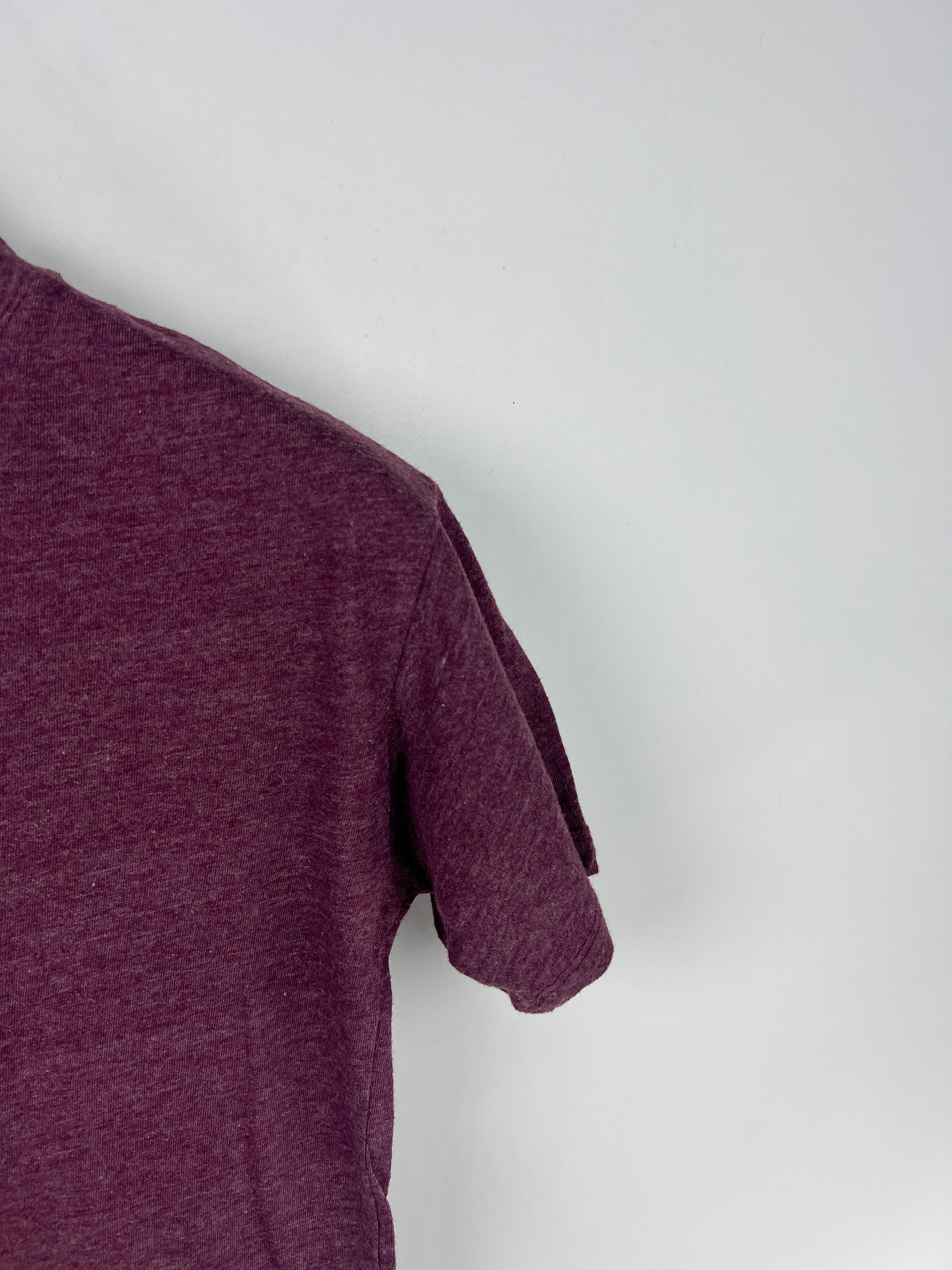 Maurices T-Shirt (Women) (Small-Medium)