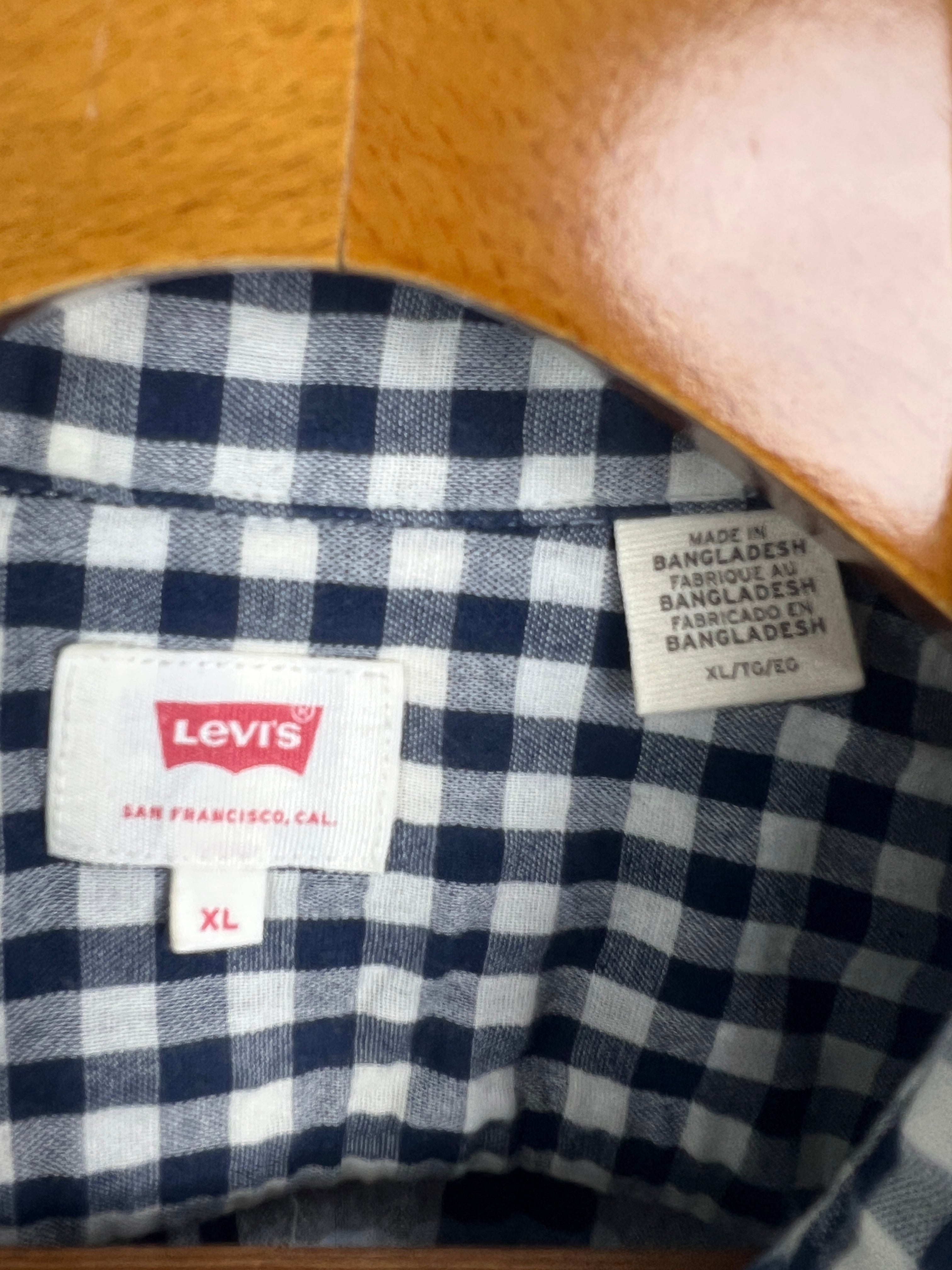 Levis Shirt (Large)
