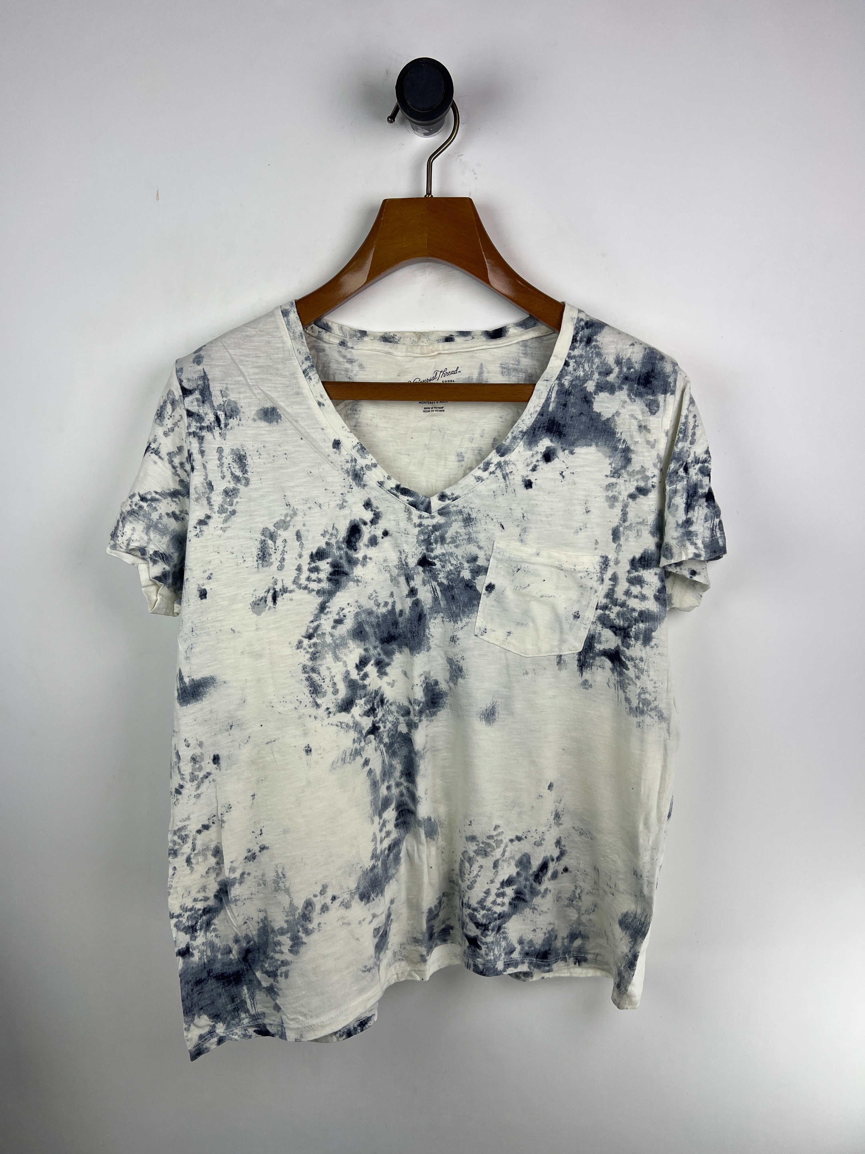 Universal Threads T-Shirt (Women) (Large/X-Large)
