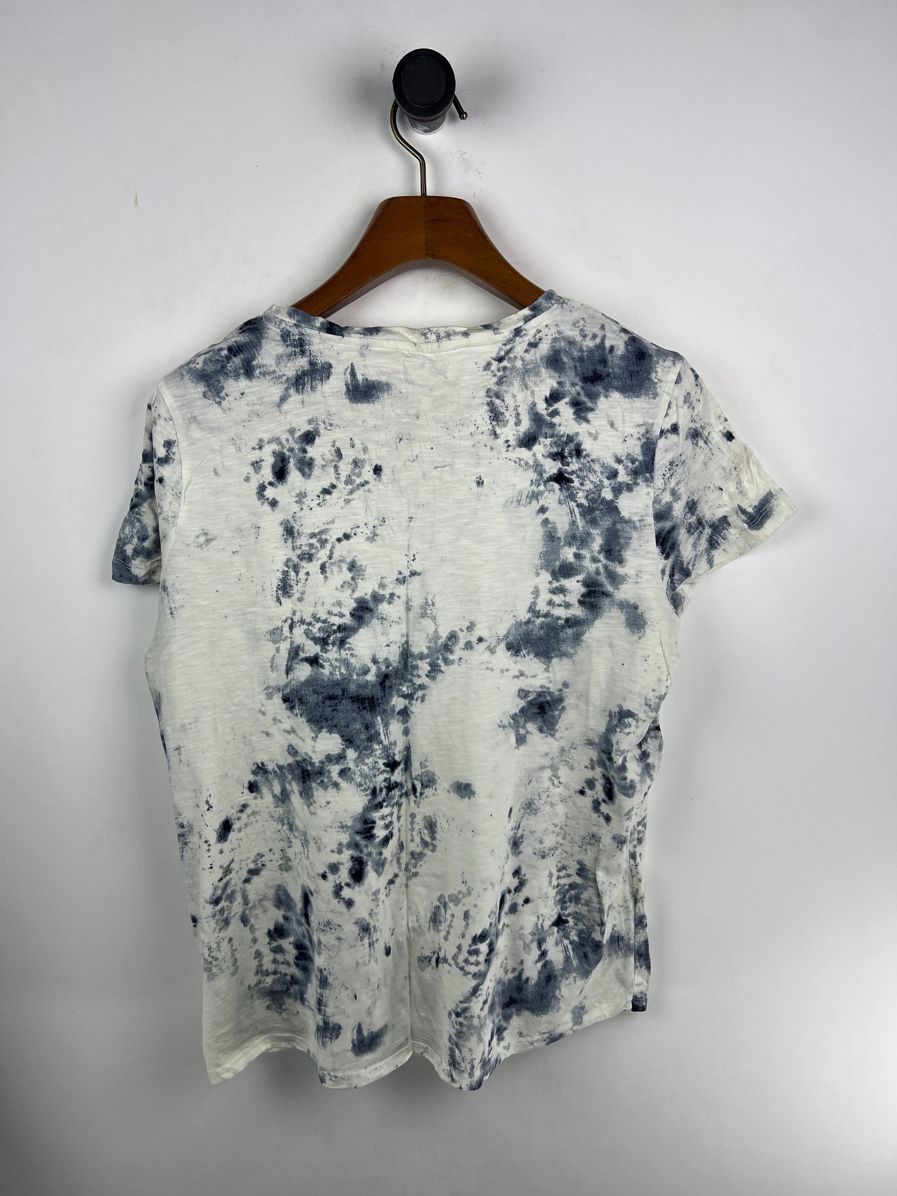 Universal Threads T-Shirt (Women) (Large/X-Large)