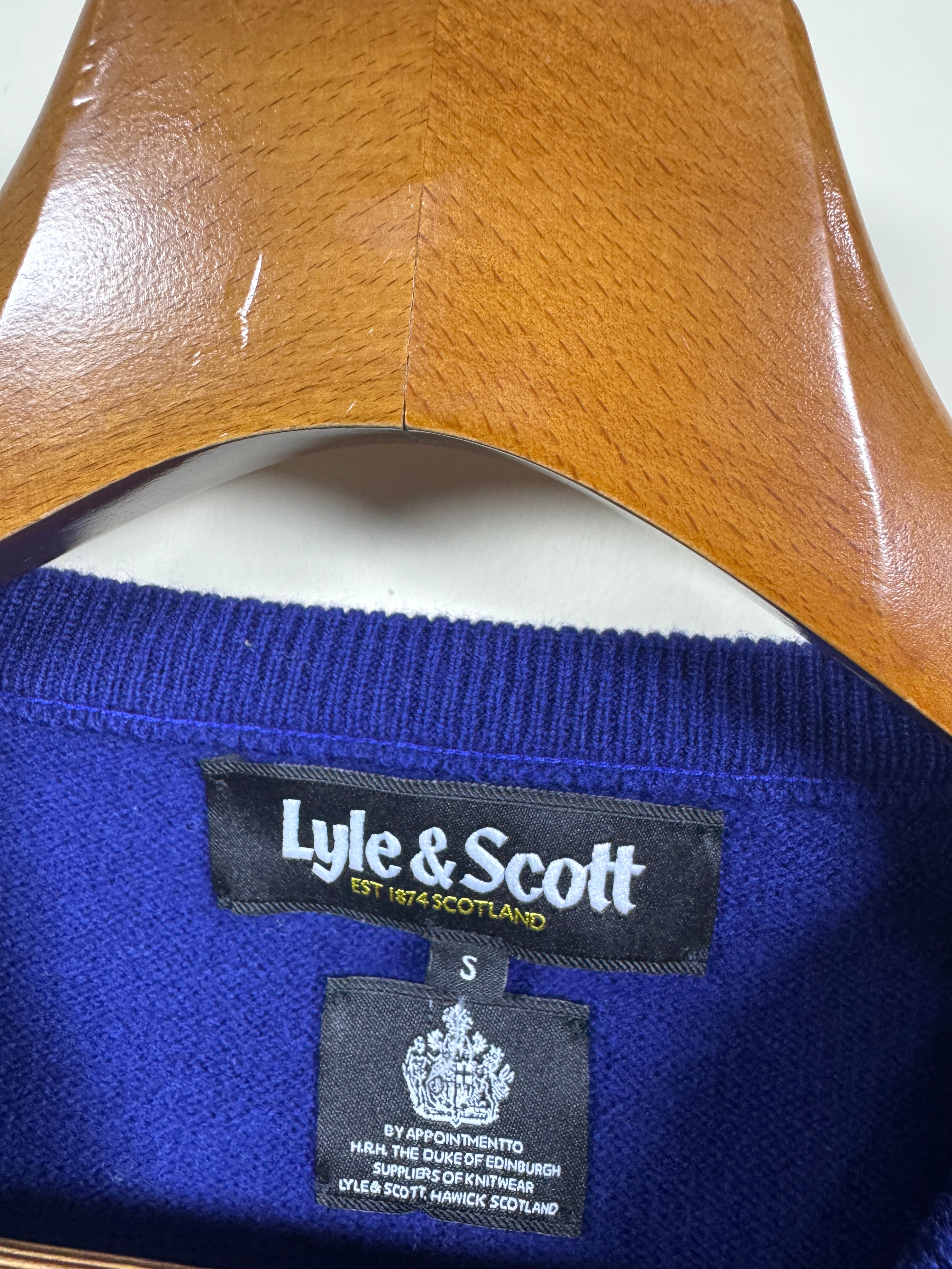 Lyle & Scott Sweater (Medium-Large)