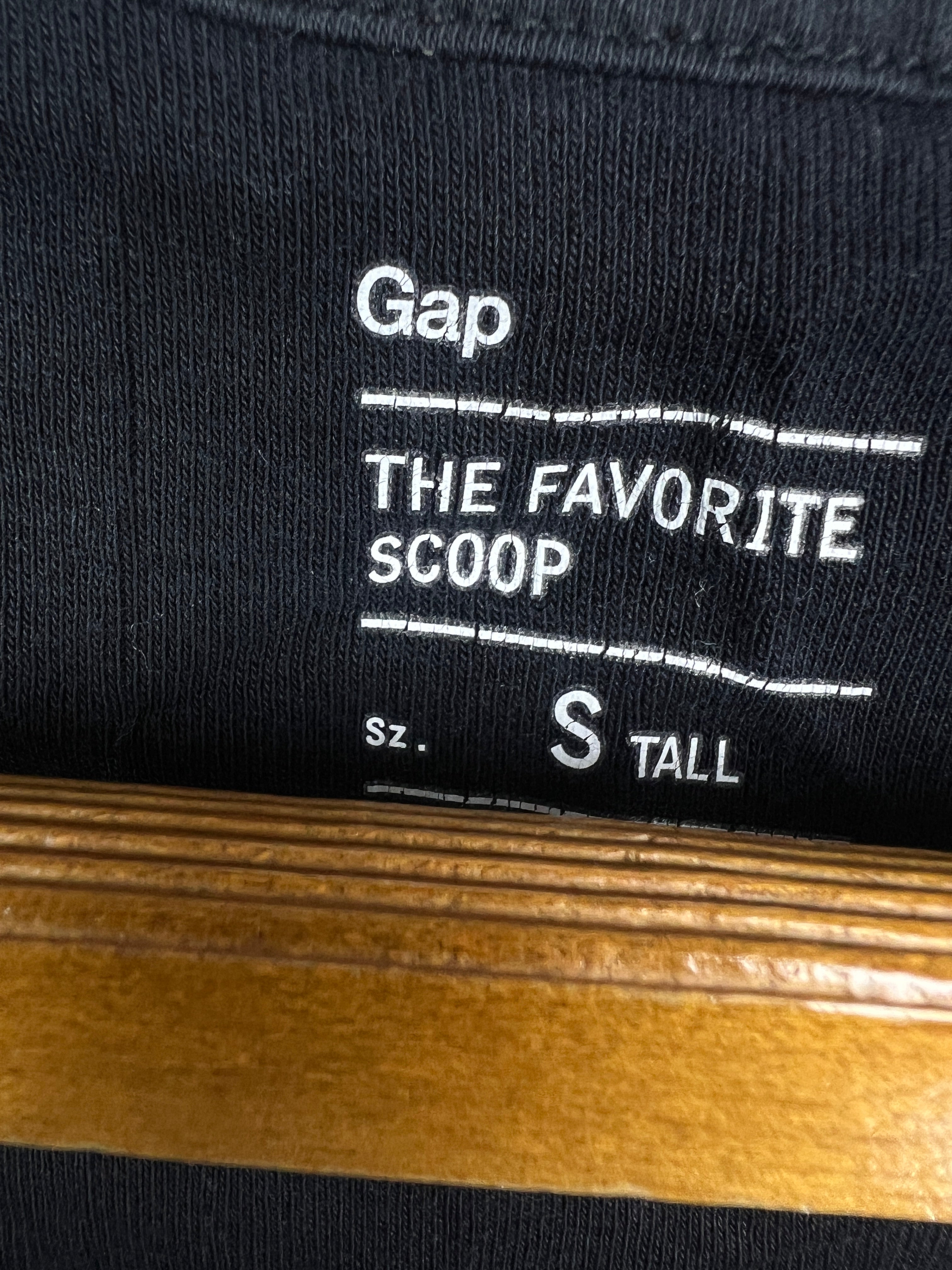 Gap T-Shirt (Women) (Small)