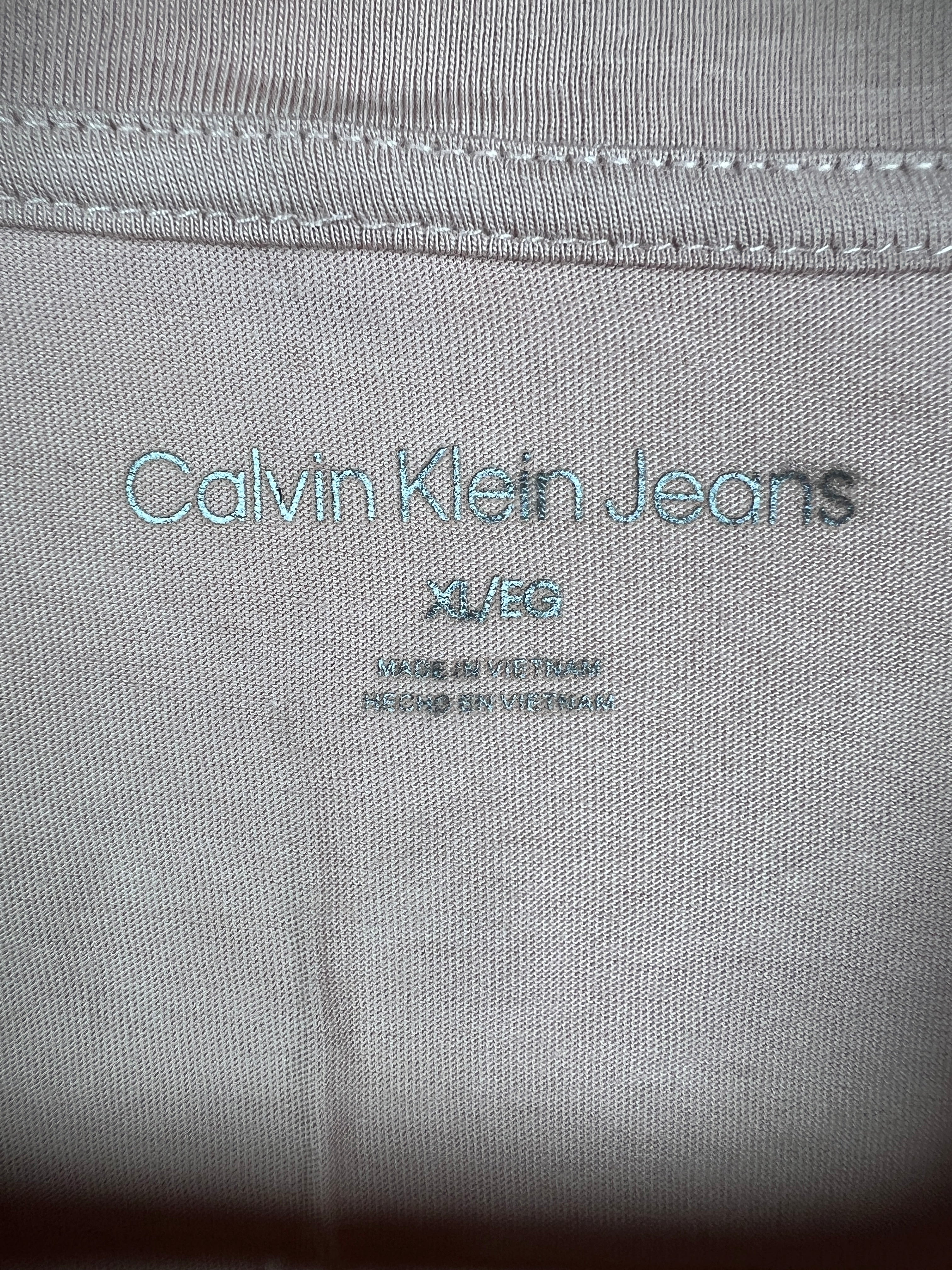 Calvin Klein T-Shirt (Women) (Large/X-Large)