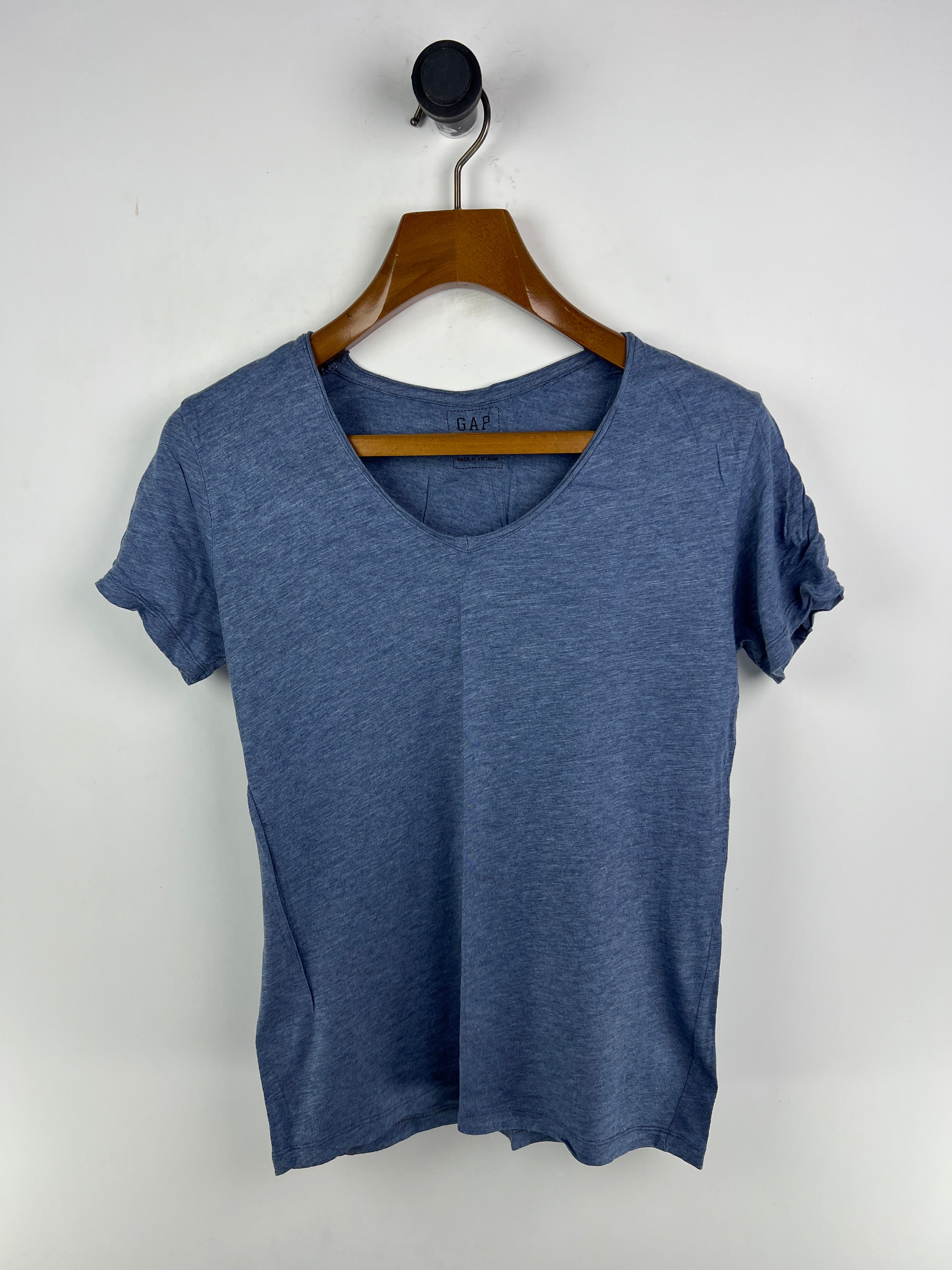 Gap T-Shirt (Women) (Medium)