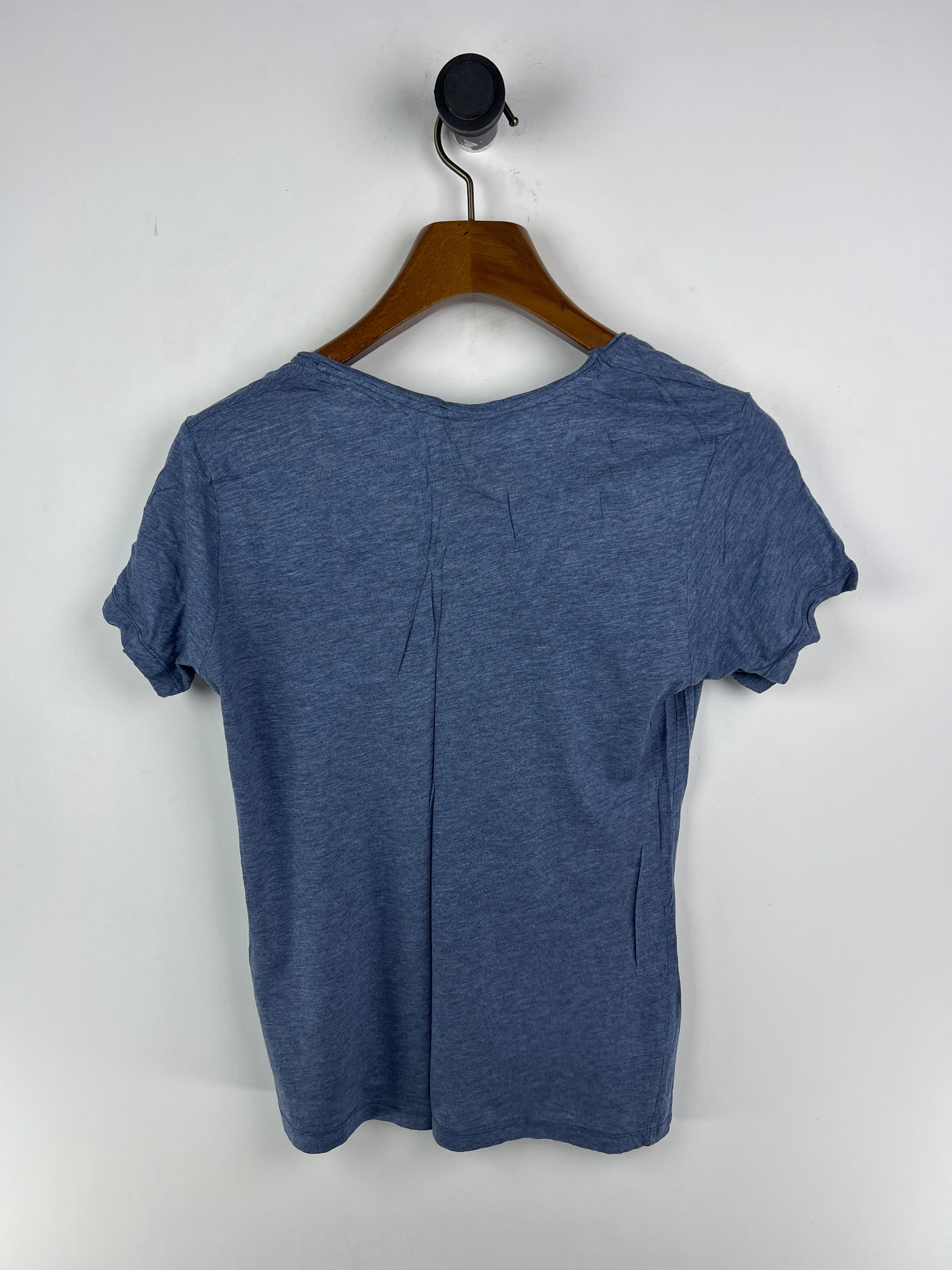 Gap T-Shirt (Women) (Medium)